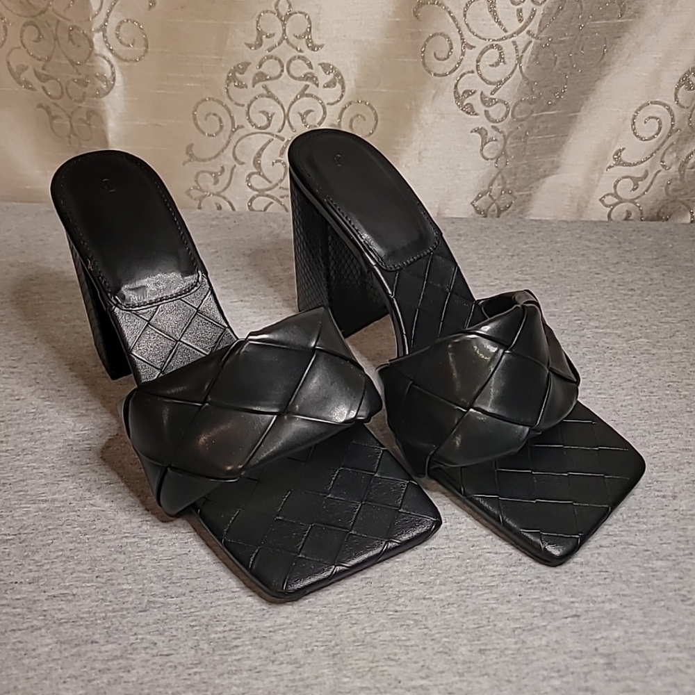 Women's Black Woven Chunky Heel Strap Sandals Sz. 9.5 NWOT